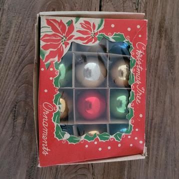 Doosje met kleine feathertree balletjes beschikbaar voor biedingen