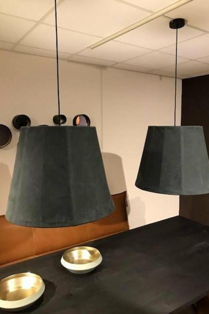 2 x grote luxe ronde hanglamp Lola Jess Design echt leer !!, Huis en Inrichting, Lampen | Hanglampen, Zo goed als nieuw, Overige materialen