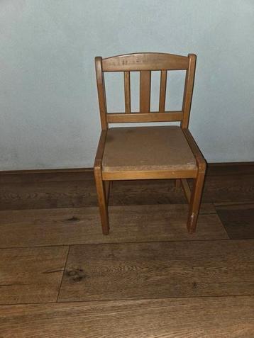 Kinder stoeltje van hout beschikbaar voor biedingen