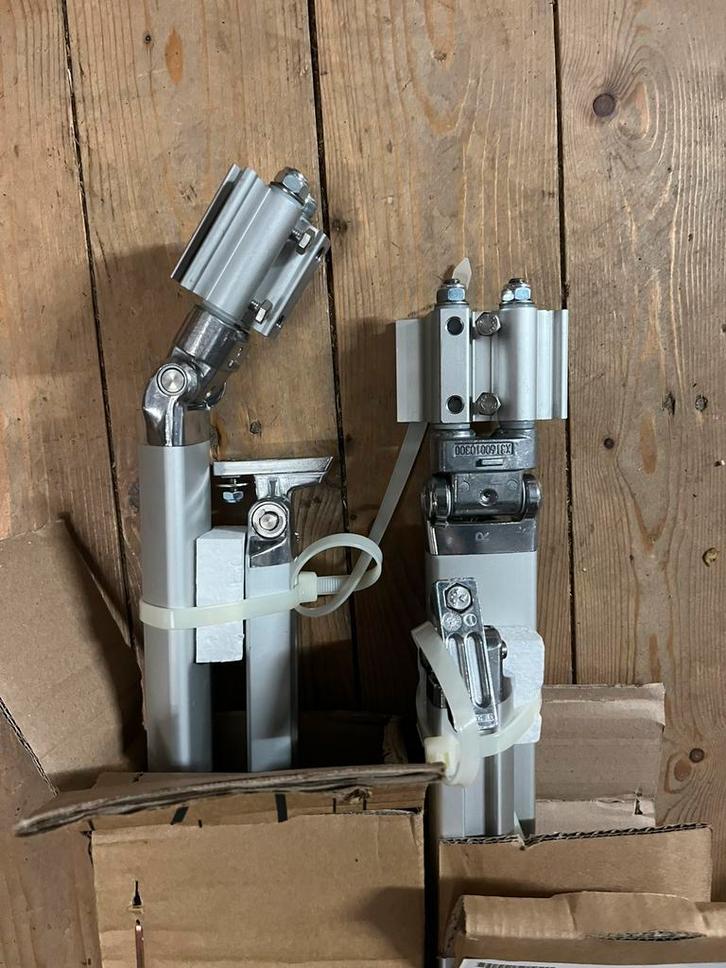 Thule Knikarm set - Nieuw in doos!, Auto diversen, Dakdragers, Nieuw, Ophalen of Verzenden