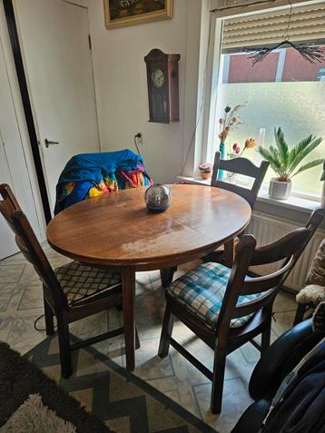 Stevige ovalen eettafel met 4 stevige stoelen, eikenhout. beschikbaar voor biedingen