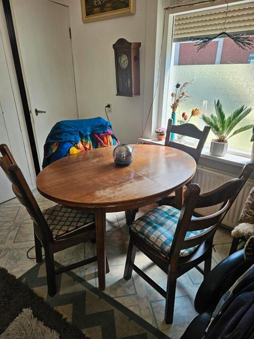 Stevige ovalen eettafel met 4 stevige stoelen, eikenhout., Huis en Inrichting, Complete eetkamers, Gebruikt, 4 tot 6 stoelen, Ophalen