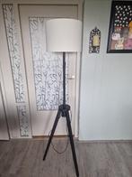 LAUTERS Staande lamp, bruin essen/wit, Huis en Inrichting, Lampen | Vloerlampen, Ophalen, Zo goed als nieuw, Hout, 150 tot 200 cm