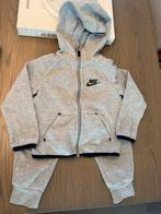 Nike Tech Fleece Baby Pakje Maat 86, Kleding | Dames, Ophalen of Verzenden, Zo goed als nieuw, Grijs