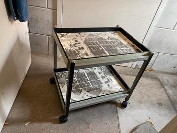 Bijzet tafel met uitneembare bladen beschikbaar voor biedingen