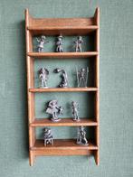 Eikenrekje met 10 tinnen beeldjes van spelende kinderen, Antiek en Kunst, Antiek | Tin, Ophalen of Verzenden