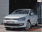 Volkswagen Polo 1.4-16V Highline 1e EIG KOPPELING NIEUW! NAV, Voorwielaandrijving, 970 kg, Gebruikt, Zwart