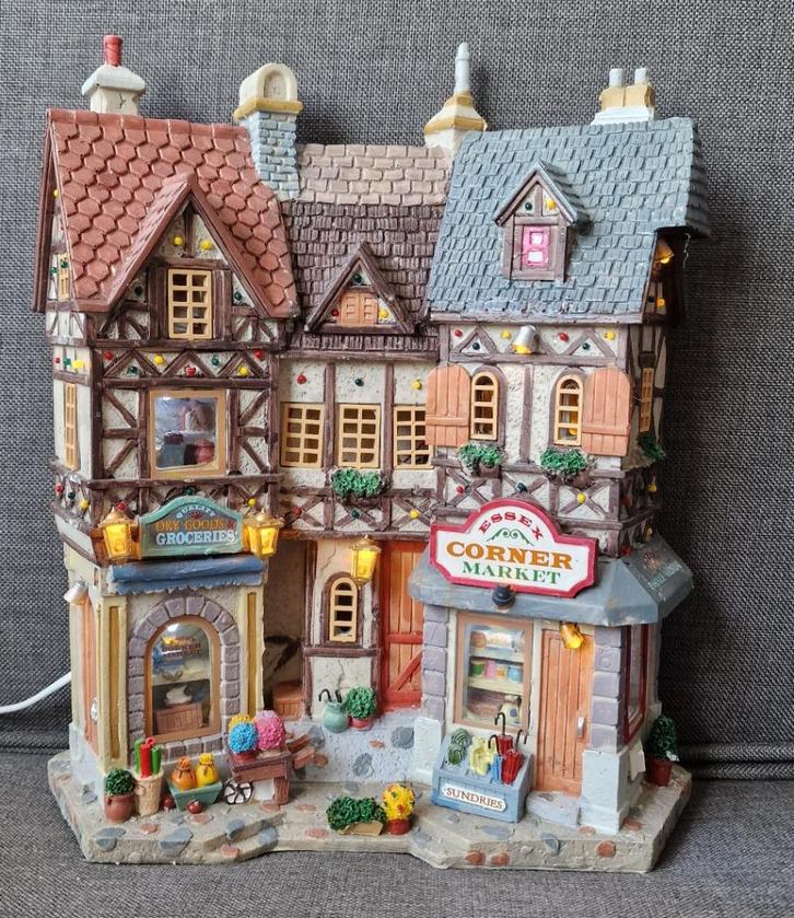 Lemax Essex Corner Market 95983, Diversen, Kerst, Zo goed als nieuw, Ophalen of Verzenden