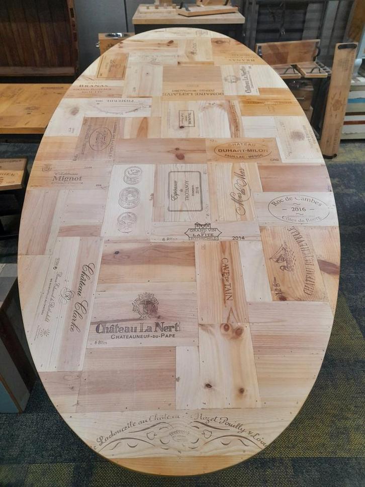 Wijnkist logo tafel 240 x 120 cm One Of A Kind! Ovale tafel, Huis en Inrichting, Tafels | Eettafels, Zo goed als nieuw, 100 tot 150 cm