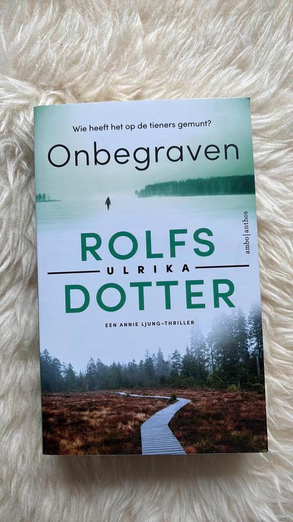 Ulrika Rolfsdotter - Onbegraven, Boeken, Thrillers, Zo goed als nieuw, Ophalen of Verzenden