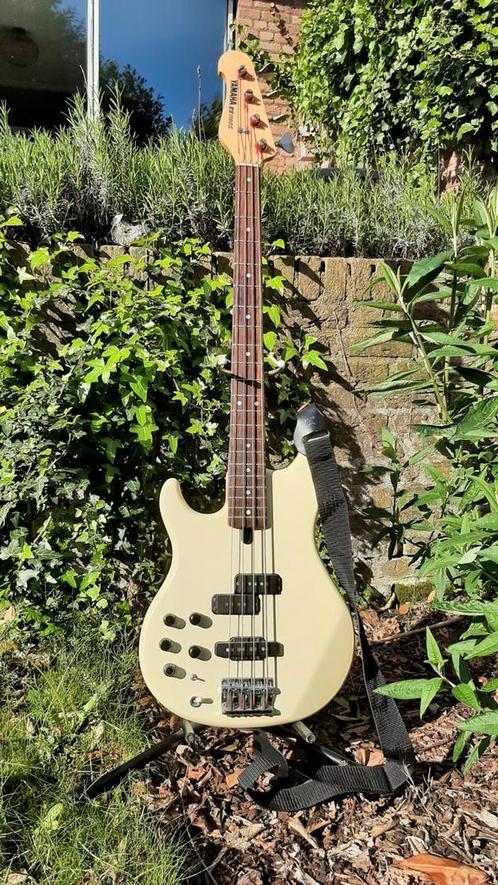 Linkshandige Yamaha BB1100S basgitaar, Muziek en Instrumenten, Snaarinstrumenten | Gitaren | Bas, Zo goed als nieuw, Elektrisch