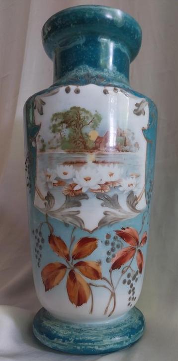 Opaline vaas (34 cm) - Waterlelies - Begin 20ste eeuw beschikbaar voor biedingen