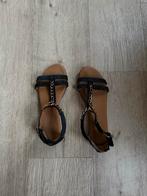 Zwarte sandalen met gouden details, Ophalen of Verzenden, Gedragen, Zwart, Slippers