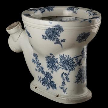 Antieke WC toiletpot met chrysantendecor –  Brussel C 1900 beschikbaar voor biedingen