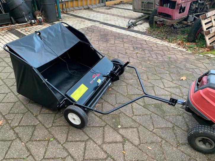 Veegmachine Brinly 107cm. Nieuw!, Tuin en Terras, Veegmachines, Zo goed als nieuw, Ophalen