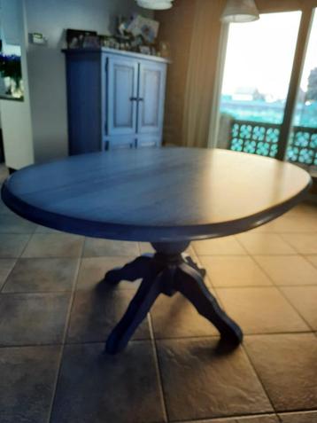 Ovale, blank eiken eettafel beschikbaar voor biedingen