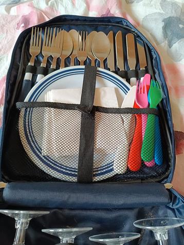 Picnic tas met inhoud beschikbaar voor biedingen