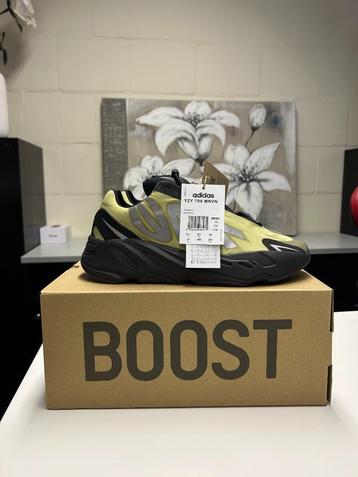 Yeezy 700 V2 Resin maat 44 / US 10 beschikbaar voor biedingen