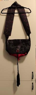 Chick on a Mission zwart-rode leren schoudertas 29x32x11 cm, Overige merken, Zwart, Ophalen of Verzenden, Zo goed als nieuw