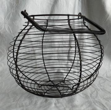 Franse eiermand metalen mand beschikbaar voor biedingen