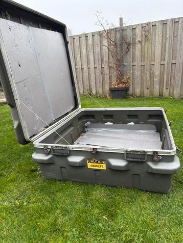 Dakkoffer munitiekist voor op imperiaal beschikbaar voor biedingen