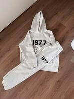 Essentials 1977 Trainingspak, Kleding | Heren, Ophalen of Verzenden, Nieuw, Maat 48/50 (M)