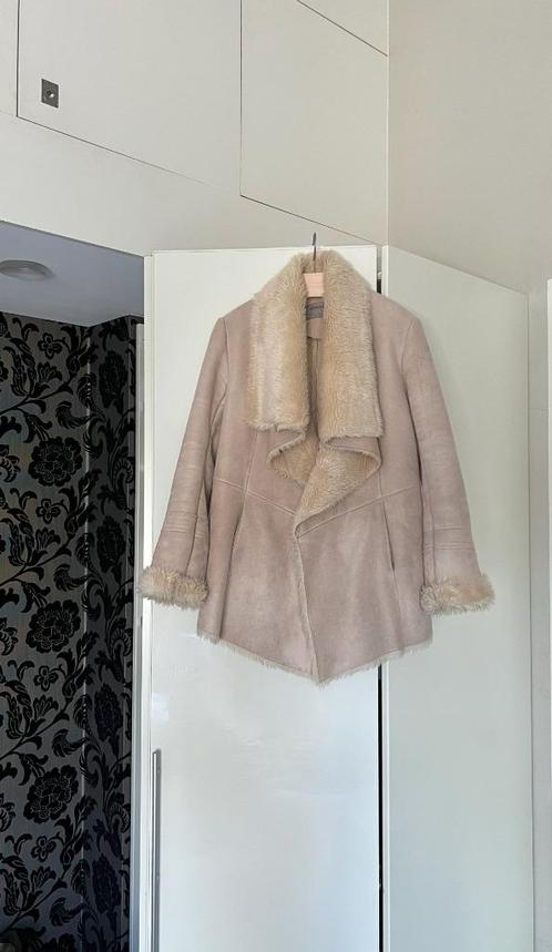Beige vacht gevoerd suède look tussenjasje Bershka; mt large, Kleding | Dames, Jassen | Winter, Zo goed als nieuw, Maat 42/44 (L)