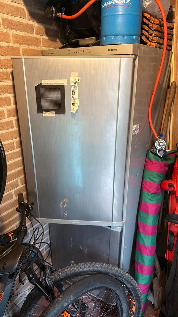 Koel-vries combinatie koelkast uit de schuur. Werkt goed, Witgoed en Apparatuur, Koelkasten en IJskasten, Gebruikt, Met aparte vriezer