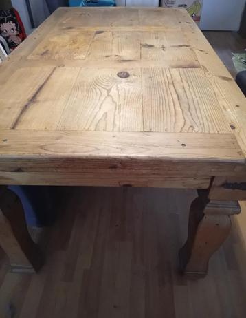 Stoere robuuste eettafel beschikbaar voor biedingen