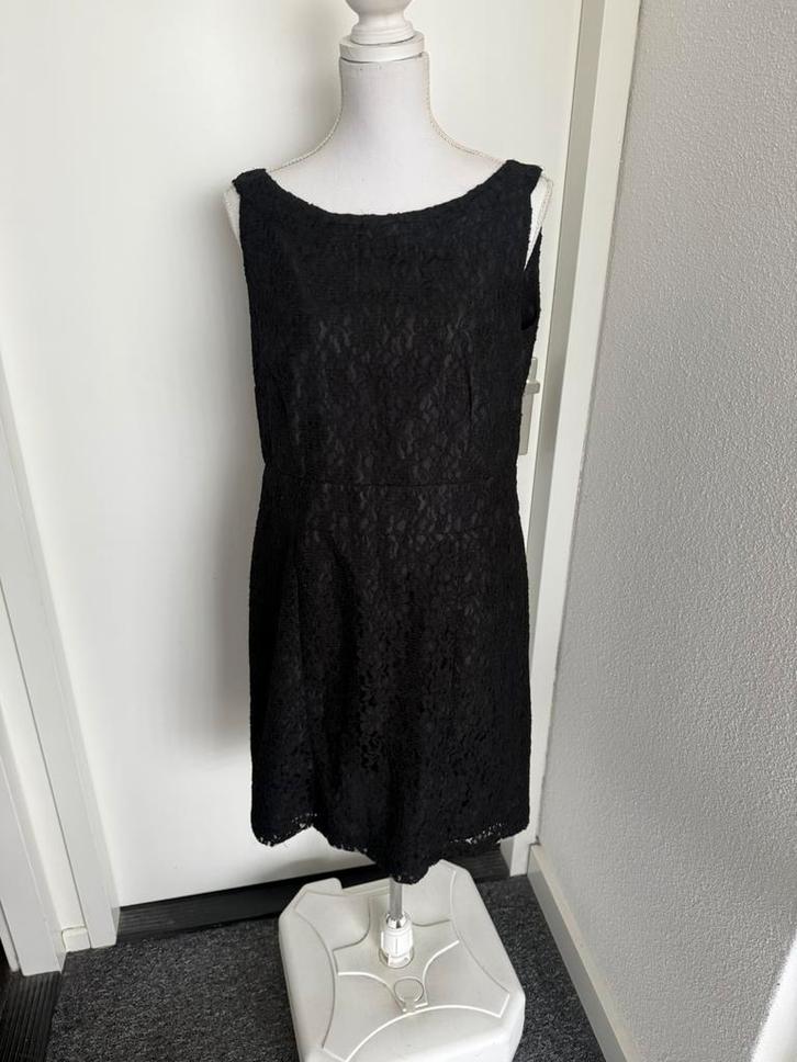 Superleuk Jurk H&M kant look mt 42-44 L 2x gebruikt kerst?, Kleding | Dames, Jurken, Zo goed als nieuw, Maat 42/44 (L), Zwart