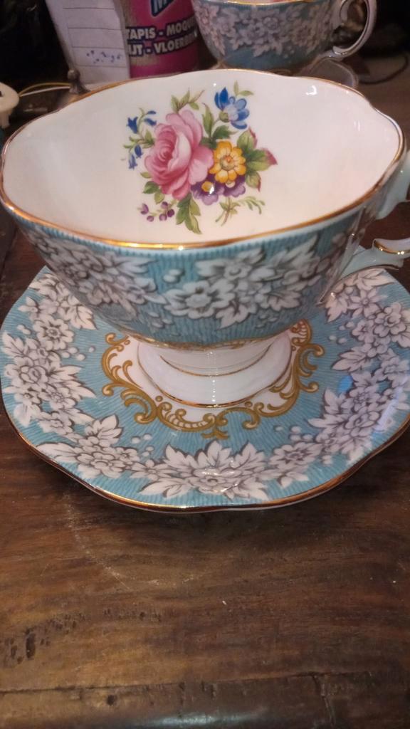 Royal Albert Enchantment Kop en Schotel - Perfecte Staat, Antiek en Kunst, Antiek | Servies los, Ophalen of Verzenden