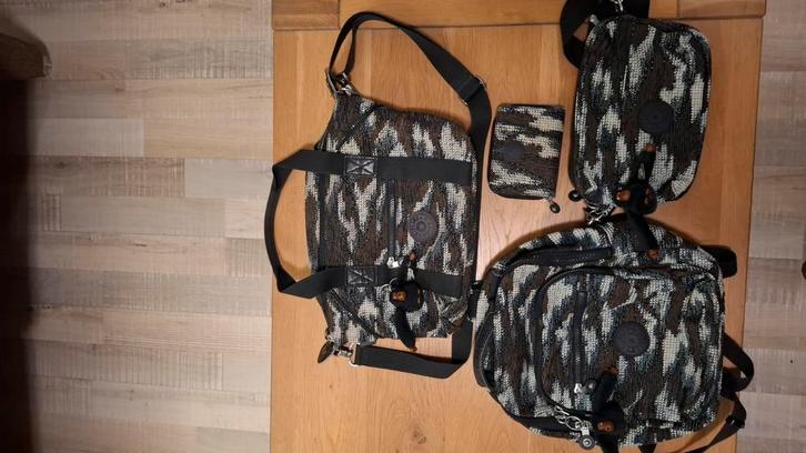 Complete Kipling crossboddy,rugtas,heuptas,portemonnee, Sieraden, Tassen en Uiterlijk, Tassen | Damestassen, Zo goed als nieuw