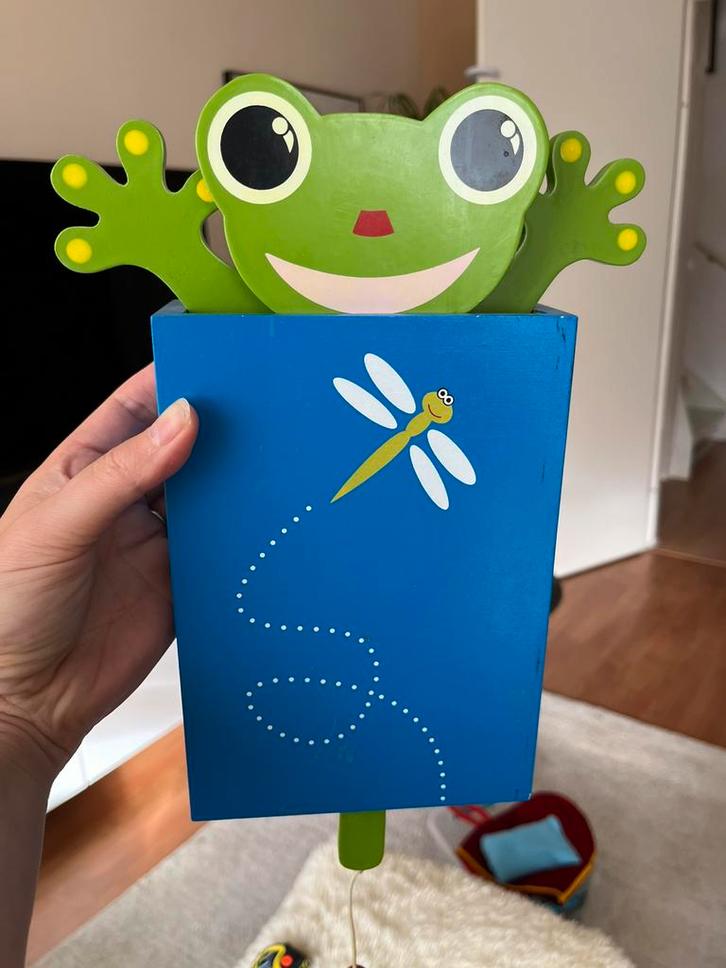 Muziekdoos hout kikker komt omhoog babykamer slaapmuziek, Kinderen en Baby's, Speelgoed | Houten speelgoed, Zo goed als nieuw