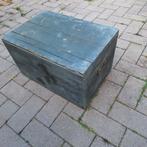 Oss: Brocante Houten kist, handgemaakt, metalen handvatten, Ophalen