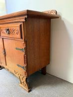 Antiek Kastje met Houtsnijwerk, Ophalen