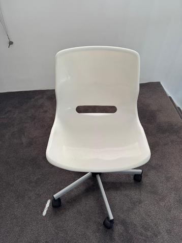 Bureaustoel (Ikea - draaibaar) beschikbaar voor biedingen