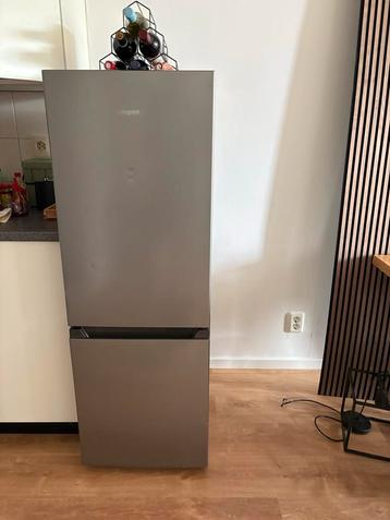 Koelkast met vriezer - 143cm hoog beschikbaar voor biedingen