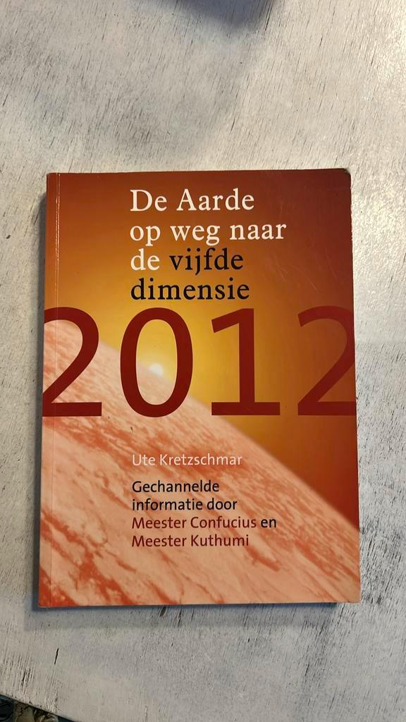 2012 De aarde op weg naar de vijfde dimensie, Boeken, Esoterie en Spiritualiteit, Zo goed als nieuw, Achtergrond en Informatie