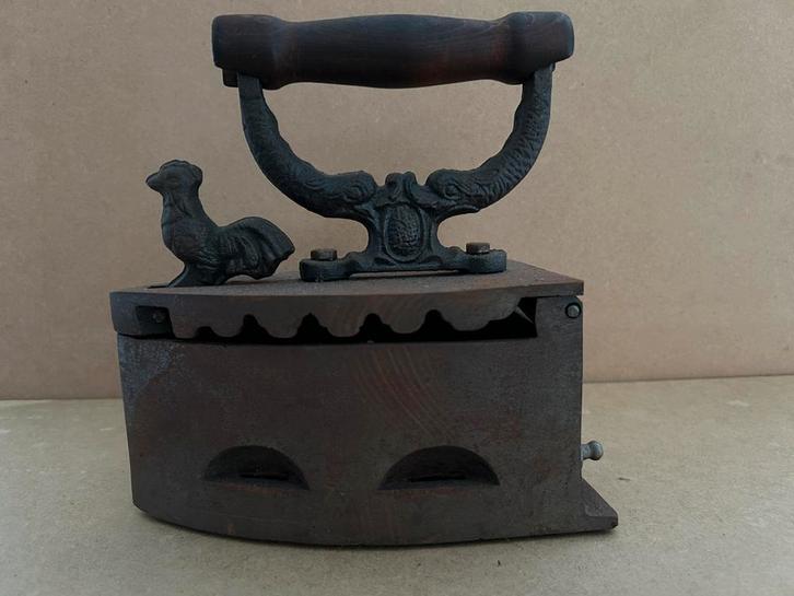 Antieke kolen gietijzeren strijkijzer, Antiek en Kunst, Antiek | Gereedschap en Instrumenten, Ophalen