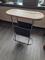 Bijzettafel/krantenbak hout en metaal, Ophalen, Gebruikt, 55 tot 75 cm, Hout