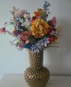 Prachtig bloemstuk in gouden vaas, Ophalen of Verzenden, Nieuw, Binnen