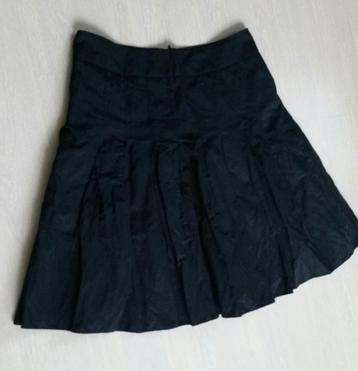 Nieuw, zwarte rok, maat m. Taille 41 cm. Lengte 62 cm beschikbaar voor biedingen