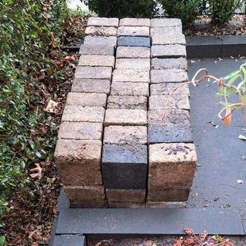 Gratis af te halen 14x14x7cm (44st.) beschikbaar voor biedingen