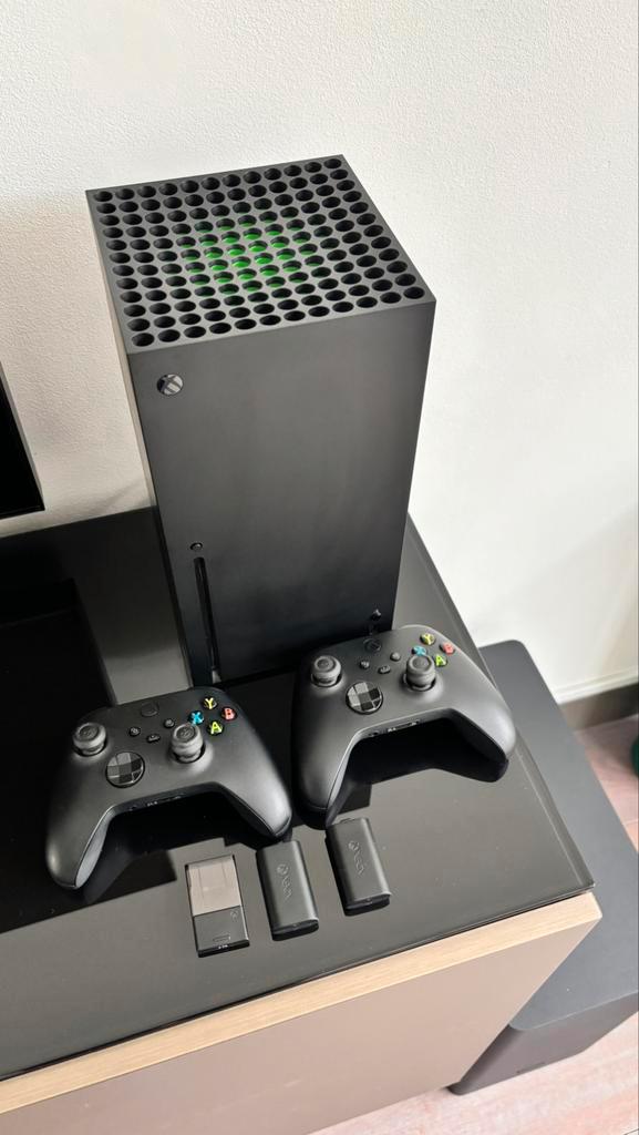 Microsoft Xbox Series X + 2TB Expansion + extra controller, Spelcomputers en Games, Spelcomputers | Xbox Series X en S, Zo goed als nieuw