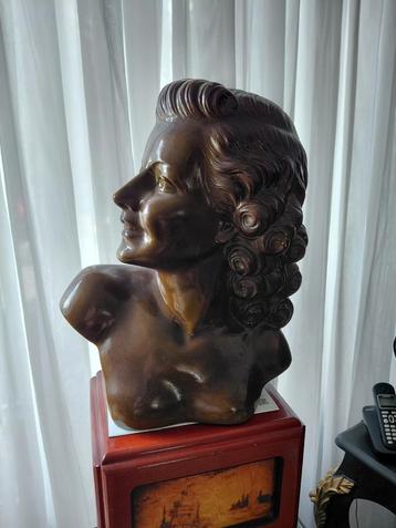 borstbeeld vrouw  beschikbaar voor biedingen