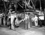 Harley Davidson factory – motorcycle fender painting 1940s -, Verzenden, Foto, Nieuw, Voor 1940