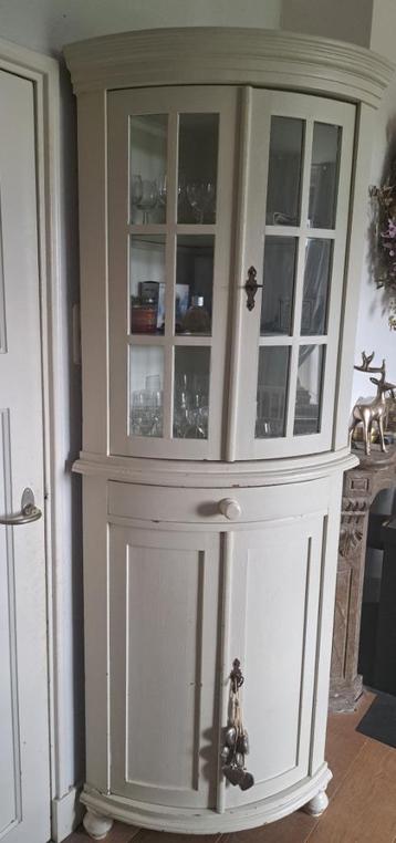 Te koop mooie Hoekkast!!  beschikbaar voor biedingen
