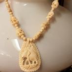 Ivoren Kleurige vintage Ketting met Olifant Hanger, Antiek en Kunst, Ophalen of Verzenden, Dames, Ivoorkunst