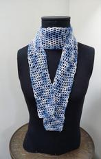 NU 7,99! Gehaakte smalle zomersjaal blauw wit, Handgemaakt, Ophalen of Verzenden, Nieuw, Sjaal