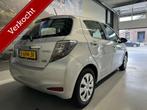 Toyota Yaris 1.5 Full Hybrid Aspiration Navi /Cruise, Auto's, Toyota, 47 €/maand, Te koop, Zilver of Grijs, Geïmporteerd